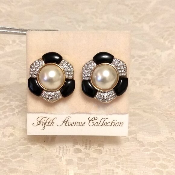 Vintage White Pearl Clear Cubic Zirconia Gold Tone Earrings Non-Pierced Clip - Picture 6 of 9